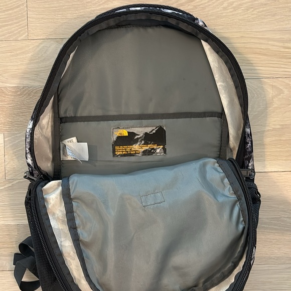 The North Face Vault Backpack - Picture 6 of 7